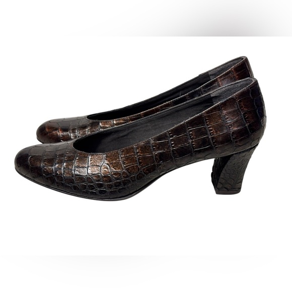 STUART WEITZMAN Women's Dark Brown Croc Leather Tilting Pump Size 7.5 - Picture 11 of 13